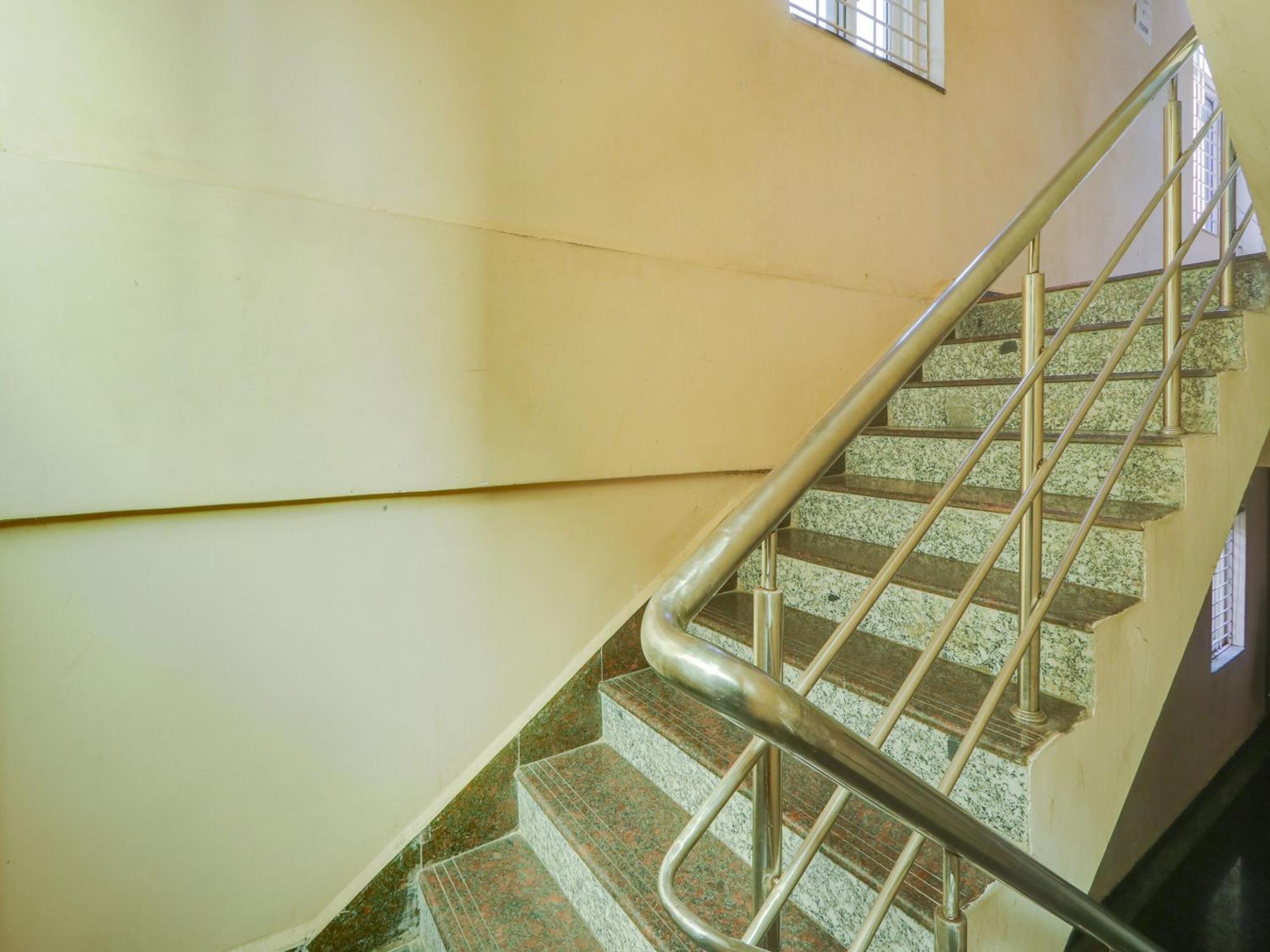 Super Townhouse Qualia Prime Hotel Near Nexus Mall Haïdarabad Extérieur photo