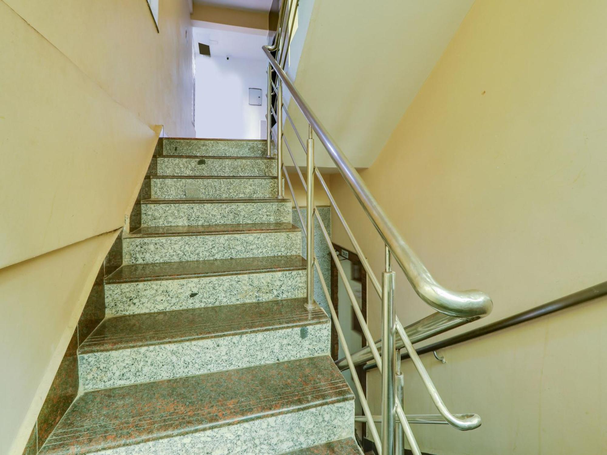 Super Townhouse Qualia Prime Hotel Near Nexus Mall Haïdarabad Extérieur photo